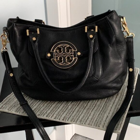 Tory Burch Amanda Classic Hobo Bag with Gold Toned Hardware - Picture 2 of 9